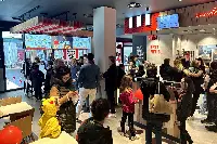 Clienti a inaugurazione Kfc in via Tiburtina (Roma, 4 marzo 2025)